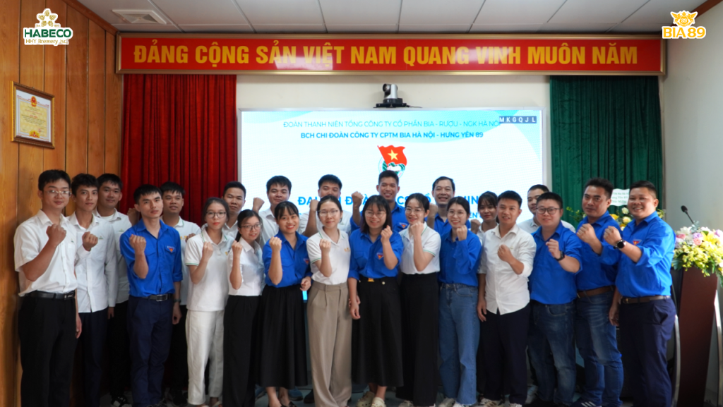 Hình 2: 27 đoàn viên tiêu biểu đại diện cho trí tuệ, khát vọng và trách nhiệm của tuổi trẻ BIA 89.